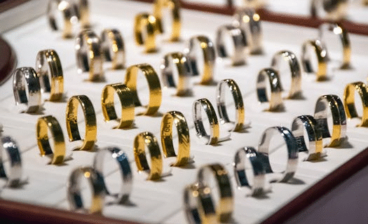 Lessons From Successful Founders In Luxury Markets